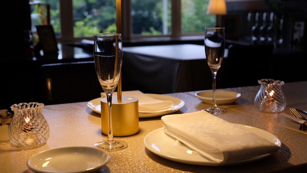 【スペシャルコラボ】夜はお隣レストラン湖鏡で馬刺付イノベイティブ料理（150分で提供）（朝食無し）