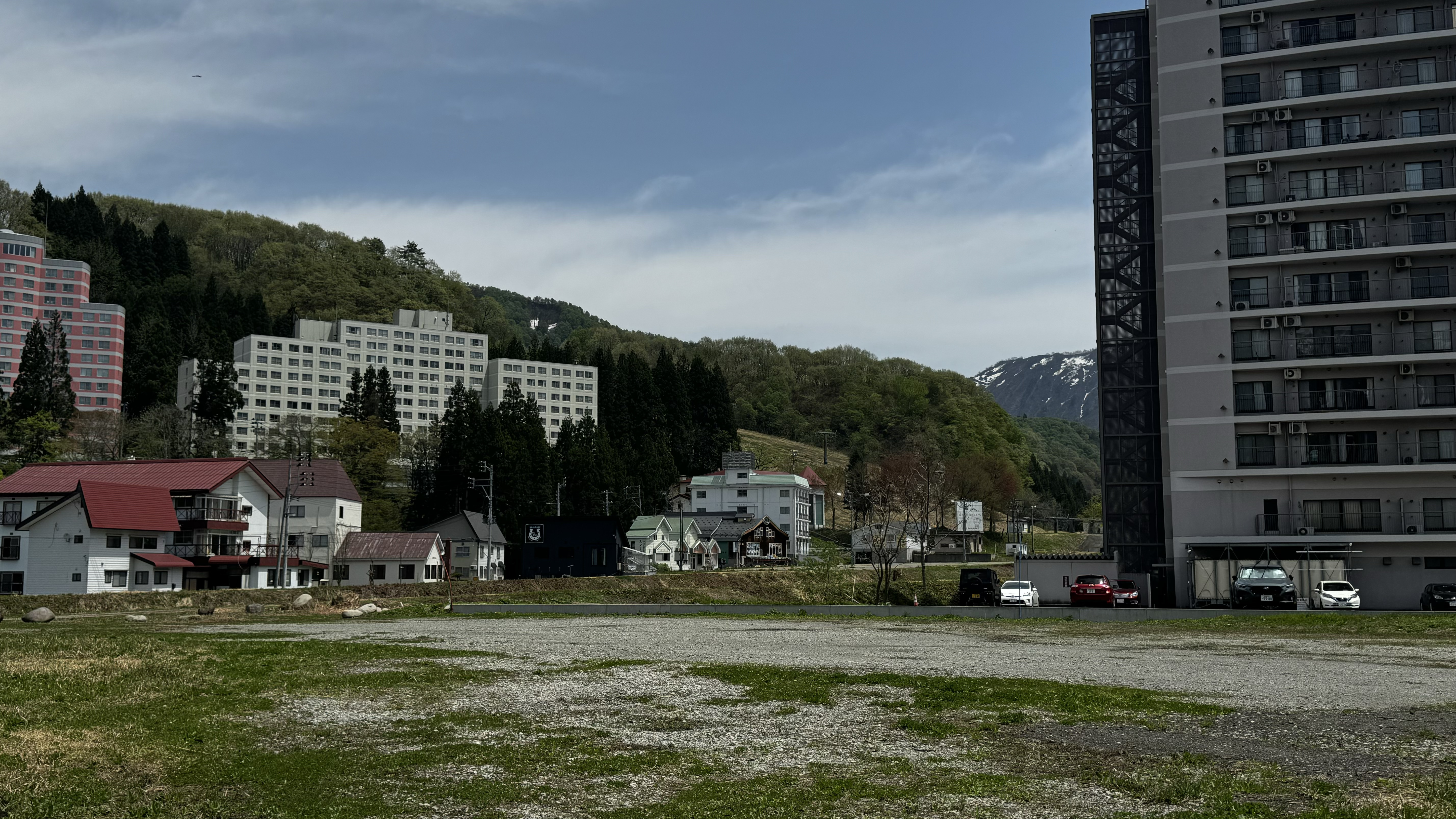 遠くから見た施設の外観