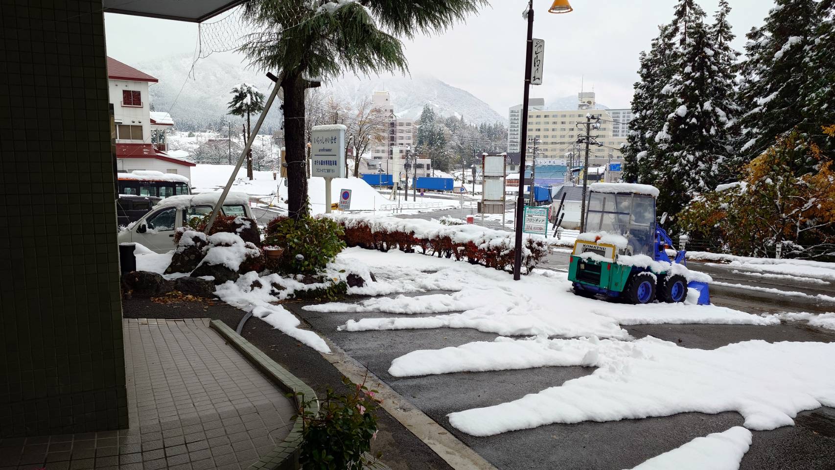 初雪ホテル玄関前