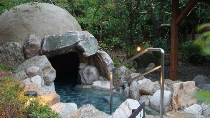 洞窟風呂(男性浴場)