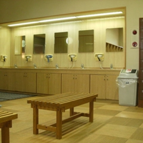 栂の湯の洗面・更衣室