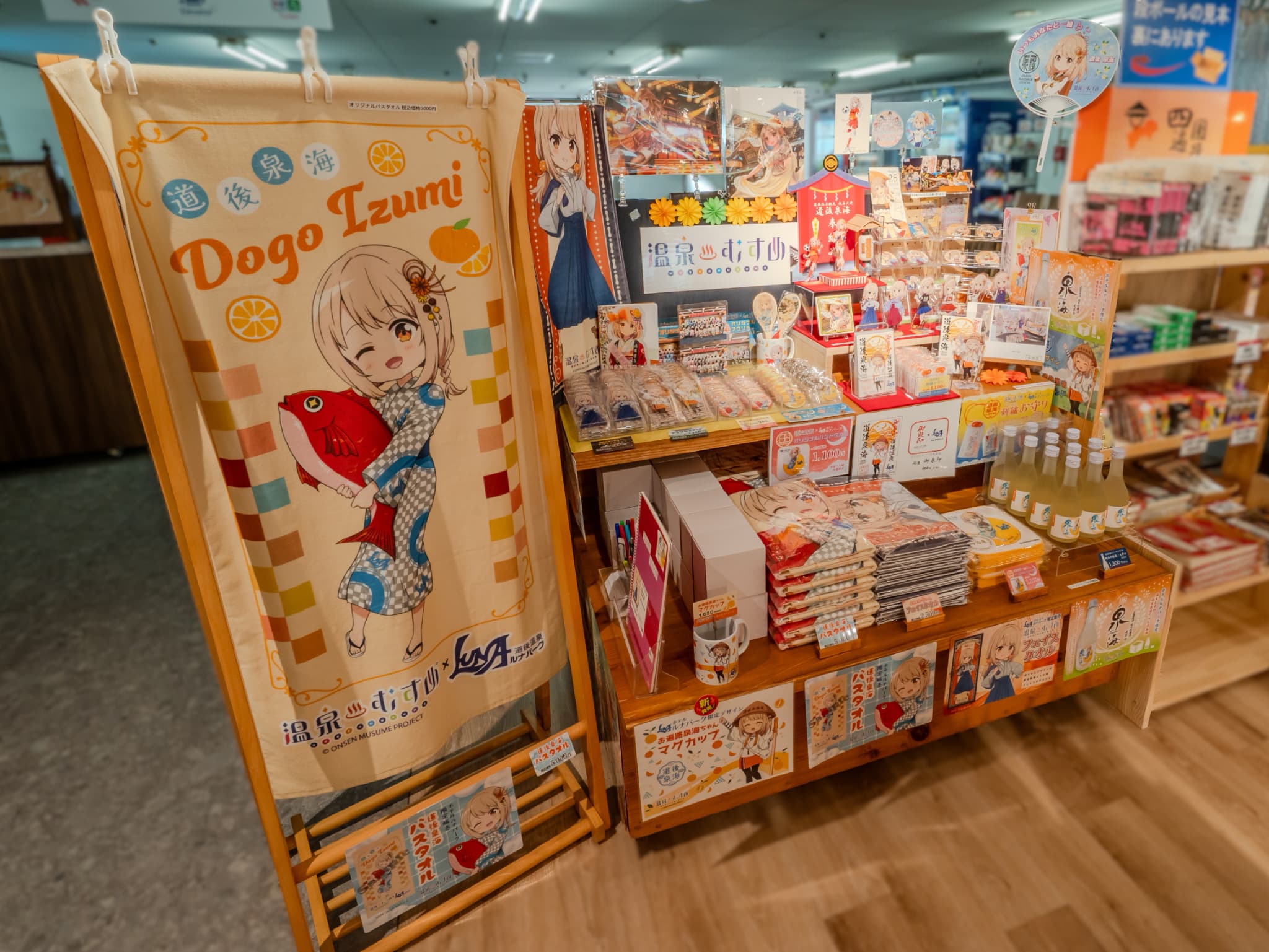【お土産処】道後泉海ちゃんグッズコーナー（ルナパーク限定コラボ商品もご用意しております）