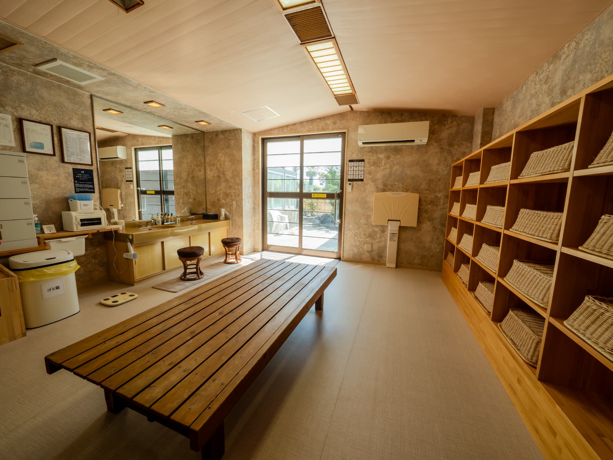 【脱衣所】女湯