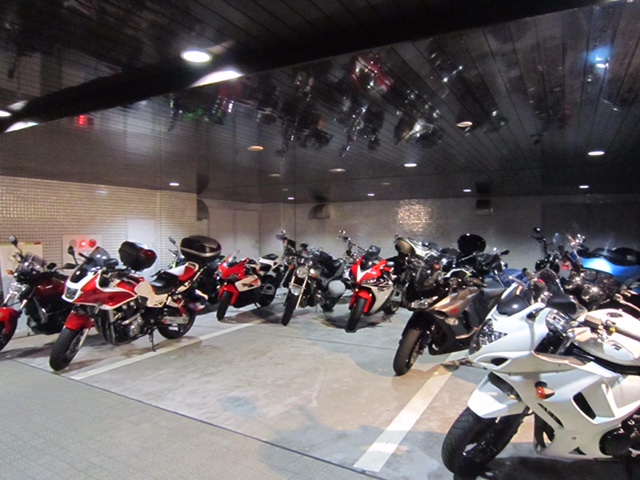 屋根付き駐車場　完備☆