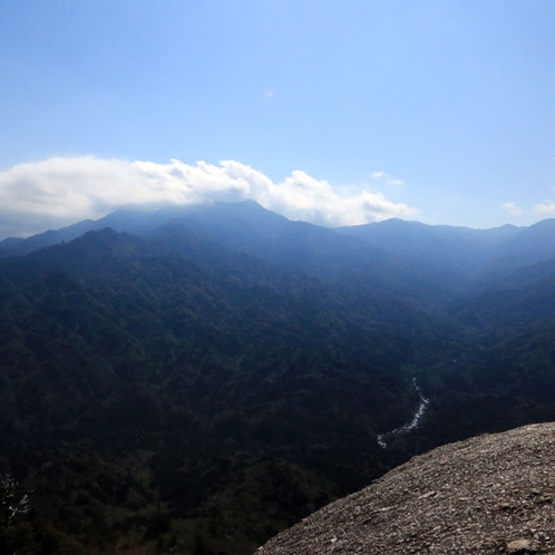 【太鼓岩】標高1050メートルからの壮大な景色と眺めを体感！