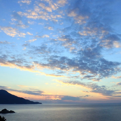 【永田いなか浜】ウミガメ上陸数が島内一の美しい海岸。美しい夕陽が楽しめるスポットしても人気です