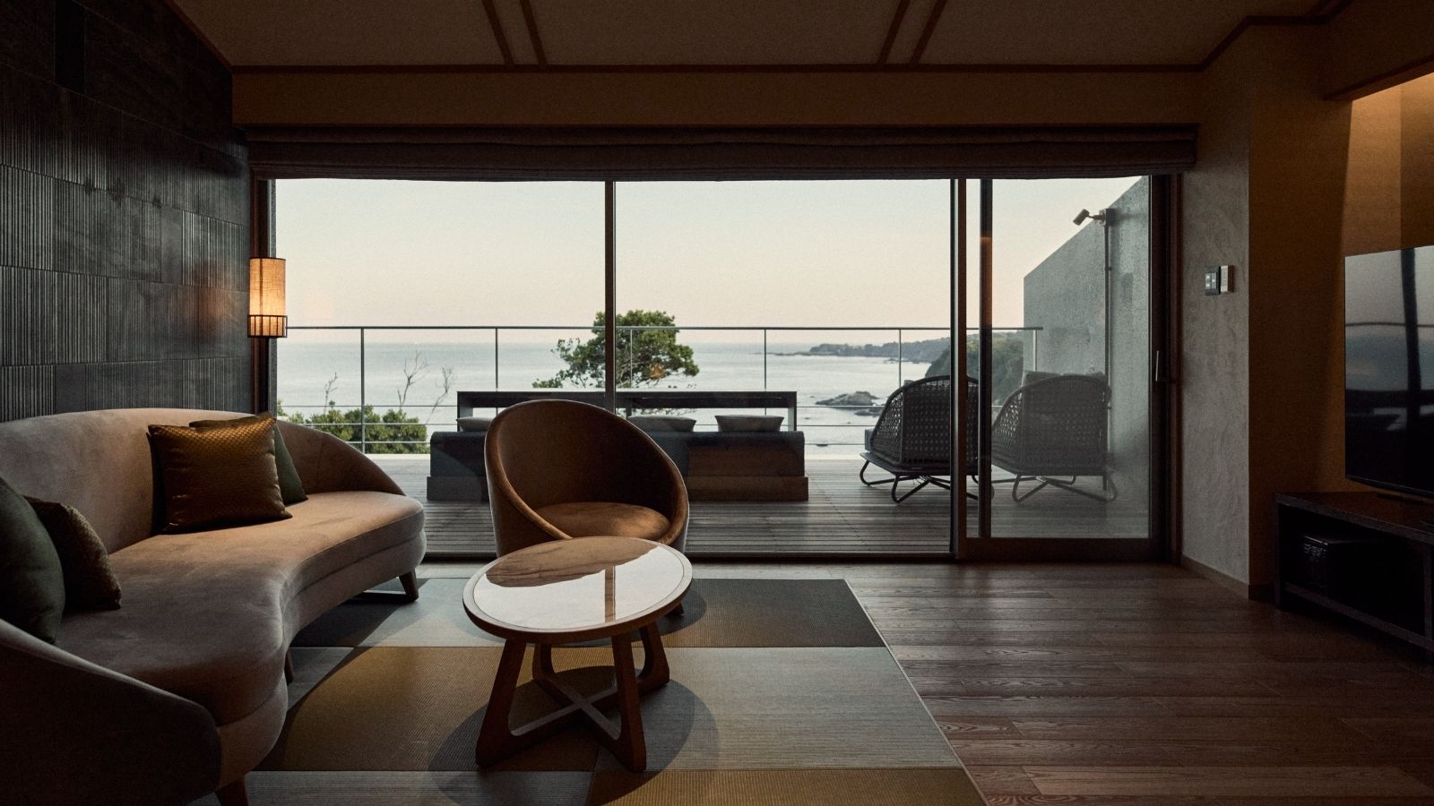 【ラグジュアリースイート205】