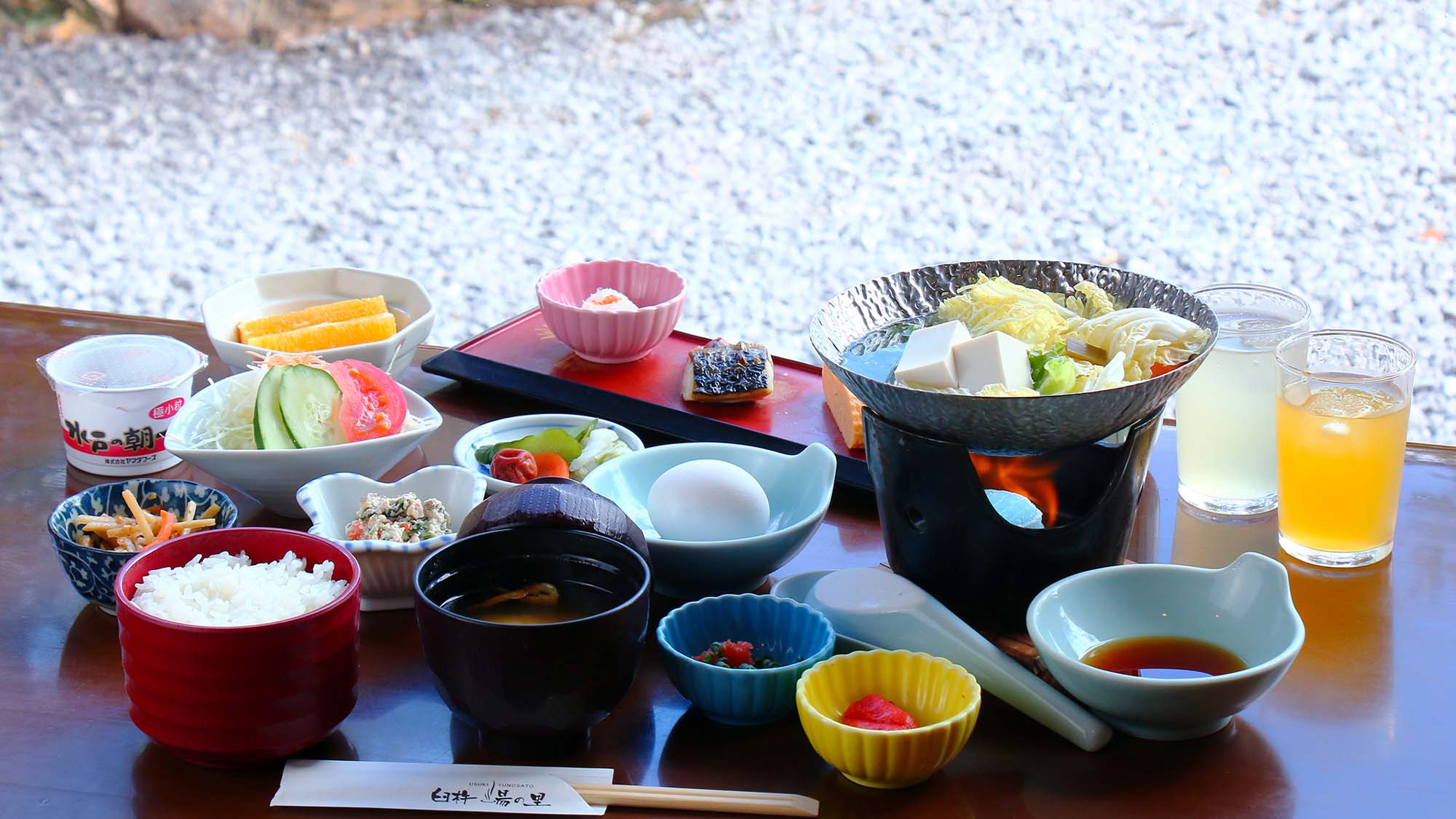 【朝食一例】焼き魚や湯豆腐など、和定食をお召し上がりください。