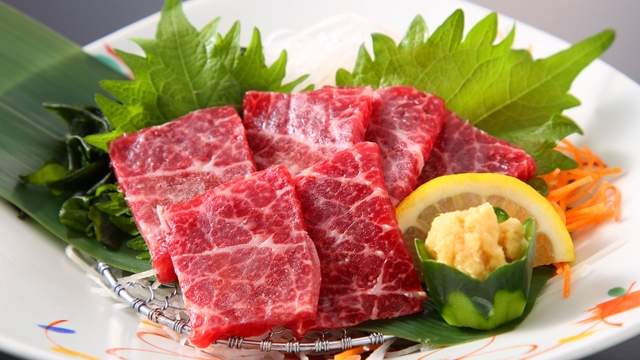 南紀の海の幸を二人でお得に食比！「生まぐろ赤身造」＆「鯨の尾の身造」付プラン　夕食：那智のふるさと膳