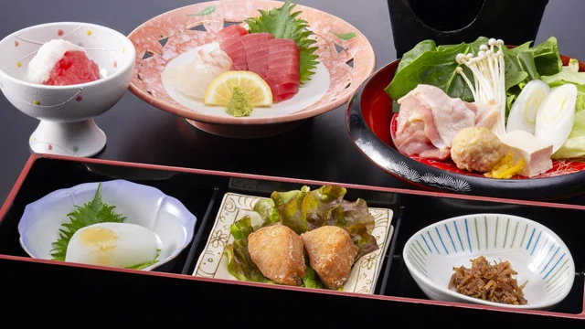 南紀のまぐろをとり入れた和食コース「那智のふるさと膳」(一例）