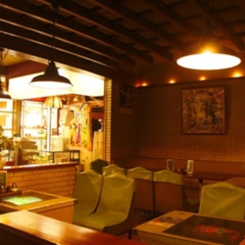 店内は懐かしいインベーダーゲームもあり、昭和の空間でコーヒーや食事と共にノスタルジックな時間を