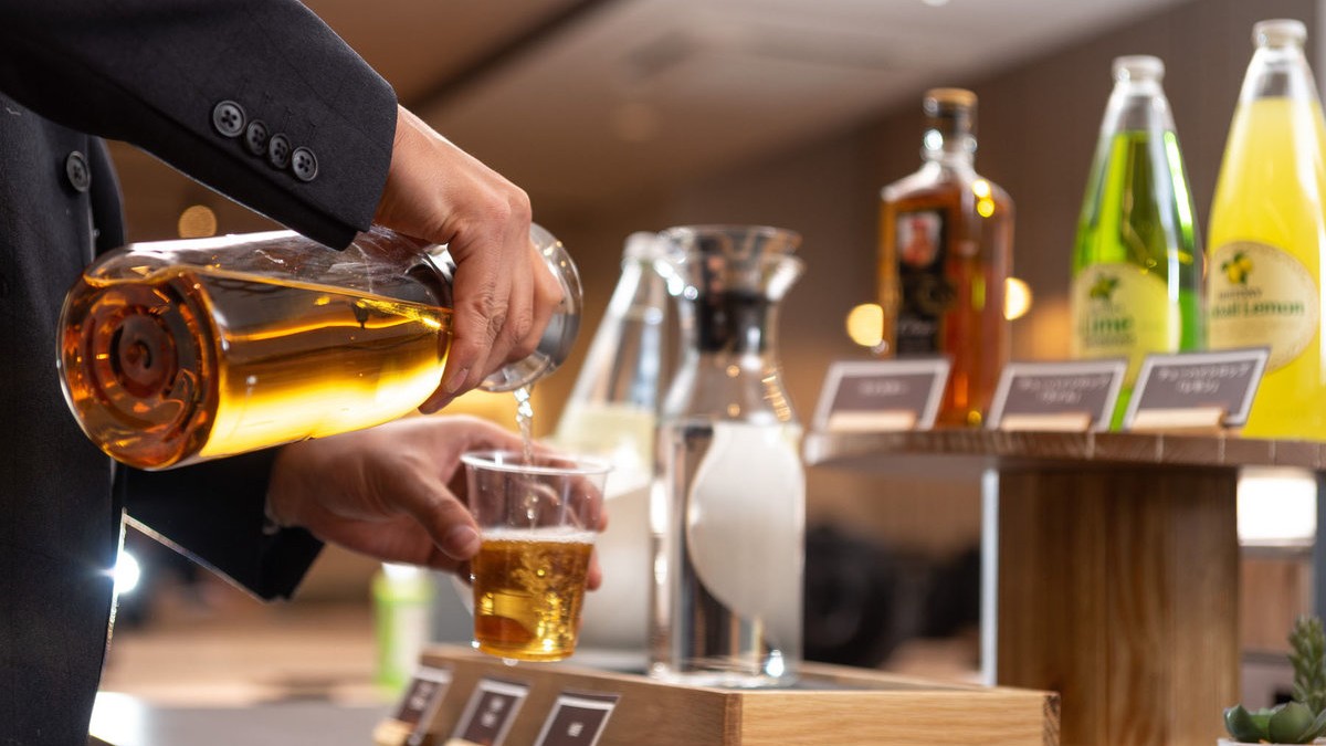 やさしい灯りとドリンクでリラックス