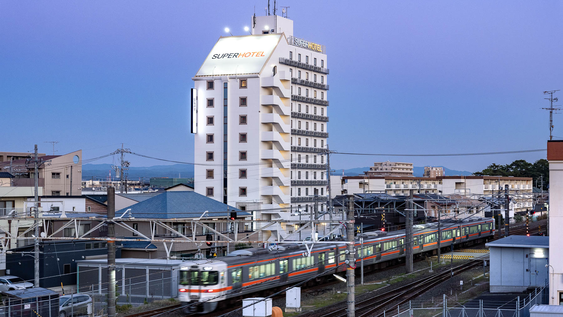 こちらの看板が目印です！