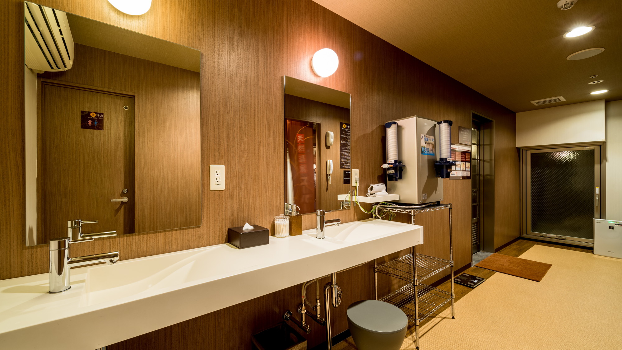 脱衣所は清潔感のある過ごしやすい空間