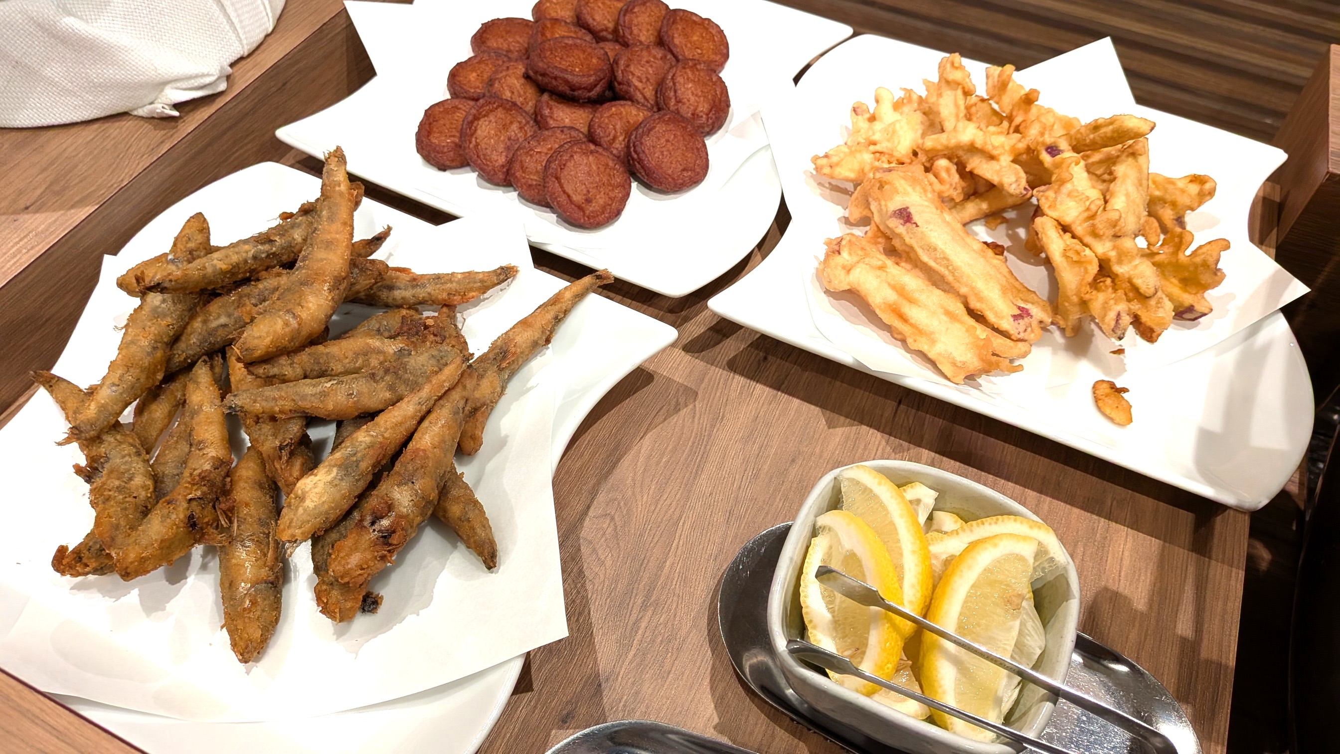 【無料】30品目以上の和洋朝食バイキング：6：30～9：00（日・祝日～9：30）