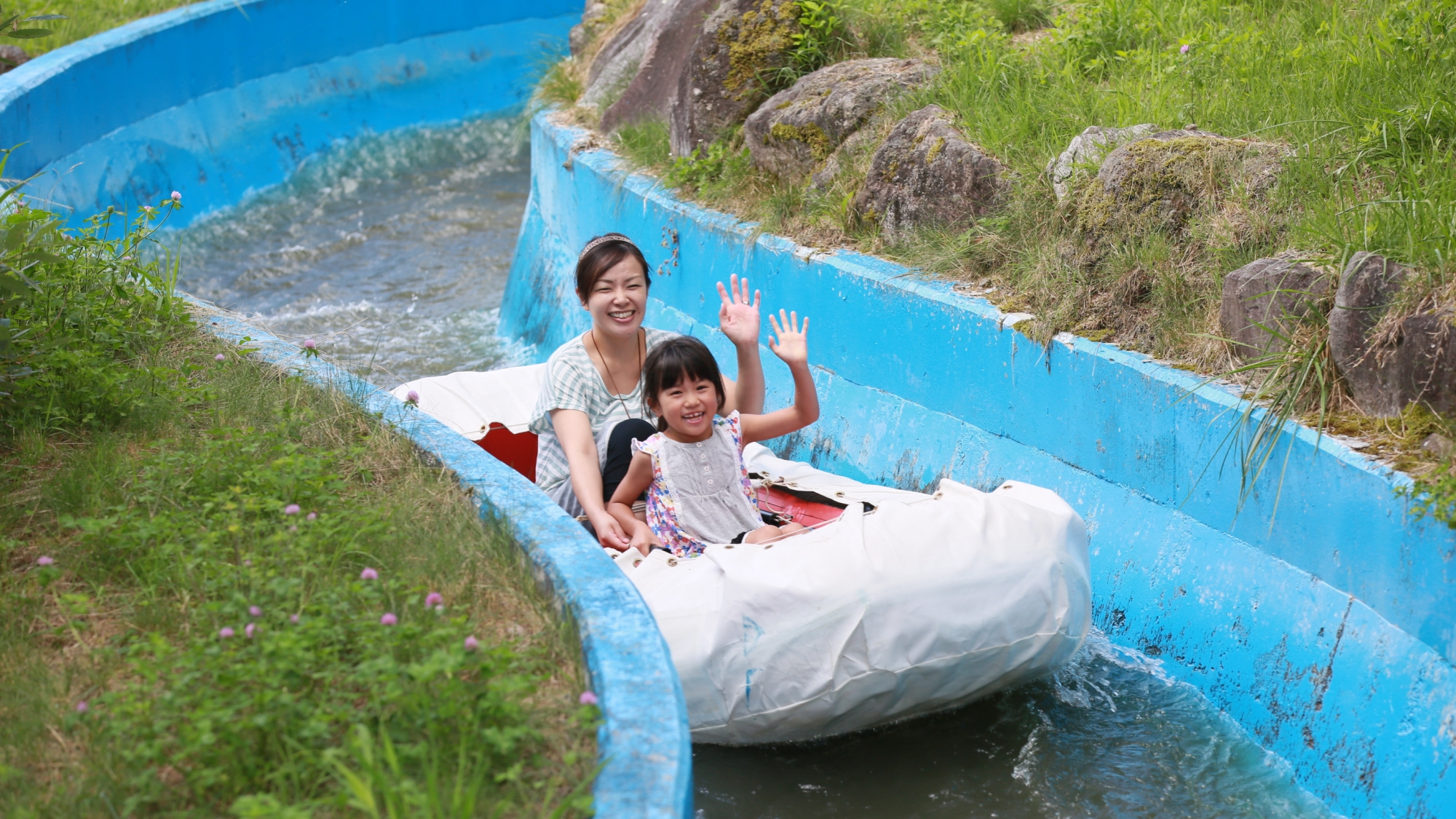 *アドベンチャーカヌー / 水面を滑るように進む、ワクワクの冒険！