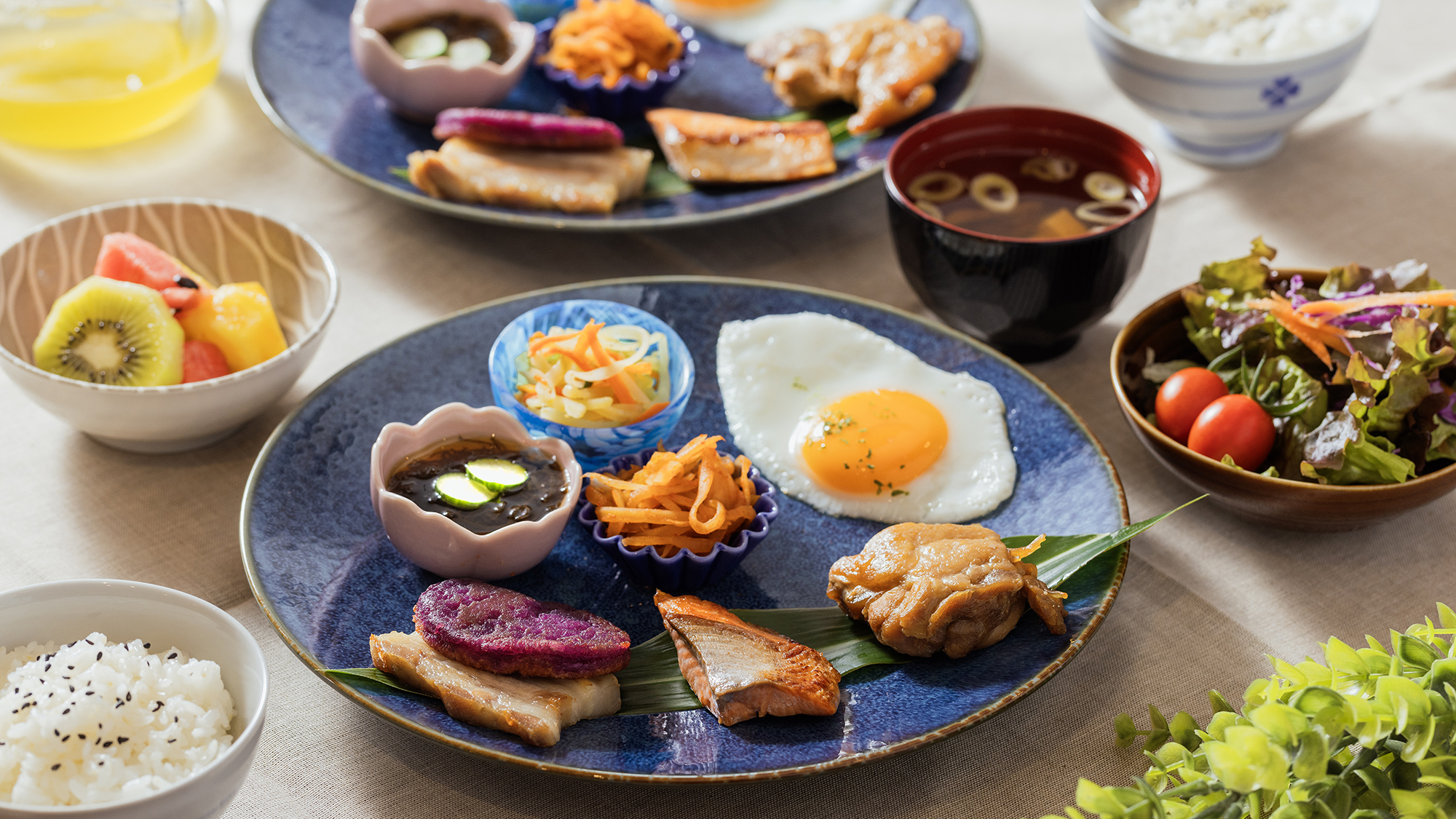 ■朝食■自家製パパイヤキムチや紅芋揚げなど、沖縄ならではの和朝食