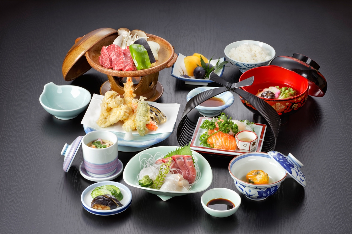 〇通常プラン　現金払い限定　禁煙【１泊２食付き】和室８帖・１０帖二間続き客室　洗面・トイレ付き