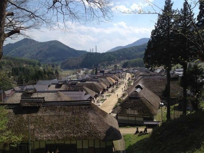 【大内宿】重要伝統的建造物群指定。会津城下と日光を結ぶかつての宿場町。（当館より車で約45分）