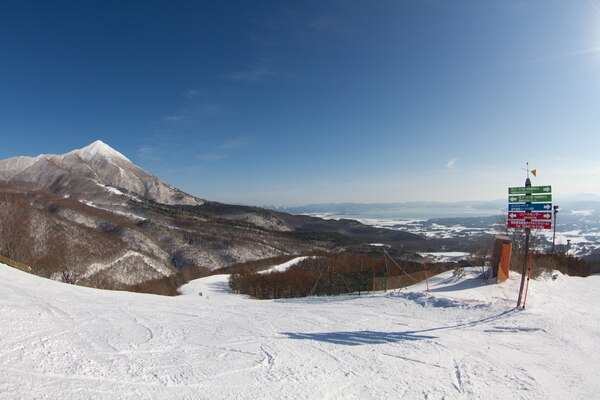 アルツ磐梯スキー場の眺め　壮観な景色の中豊富なコースを楽しめます♪