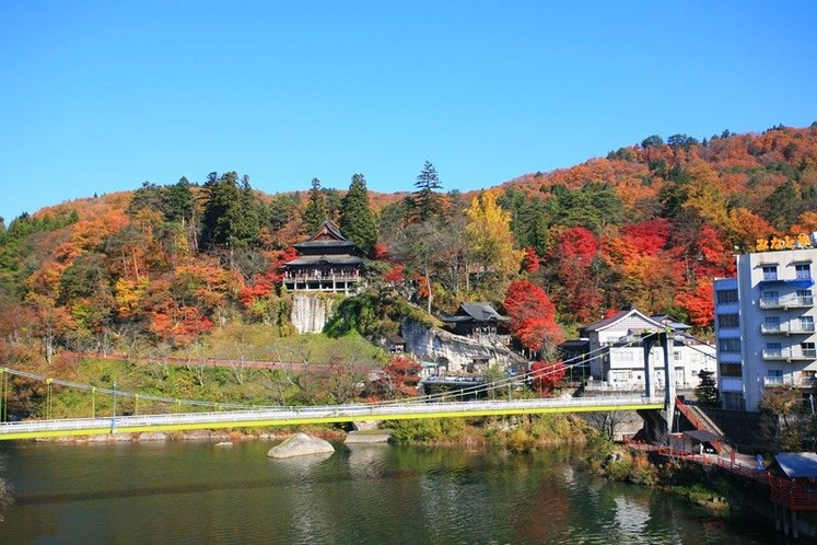 福満虚空蔵尊圓蔵寺（柳津町）日本三大虚空蔵尊の一つ。もみじが美しい秋。近くには斎藤清美術館もあります