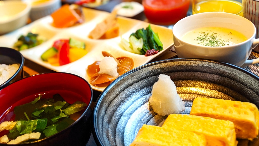 ＊朝食ビュッフェ～会津の地のものを中心とした手作りビュッフェをご用意しています