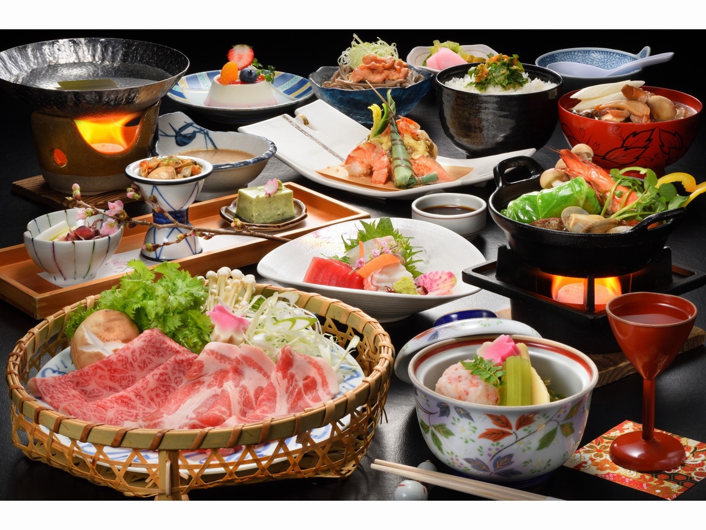 「国産牛と三元豚の相盛りしゃぶしゃぶ」と「海老の海鮮鍋」　当館人気No.1凛（りん）プラン