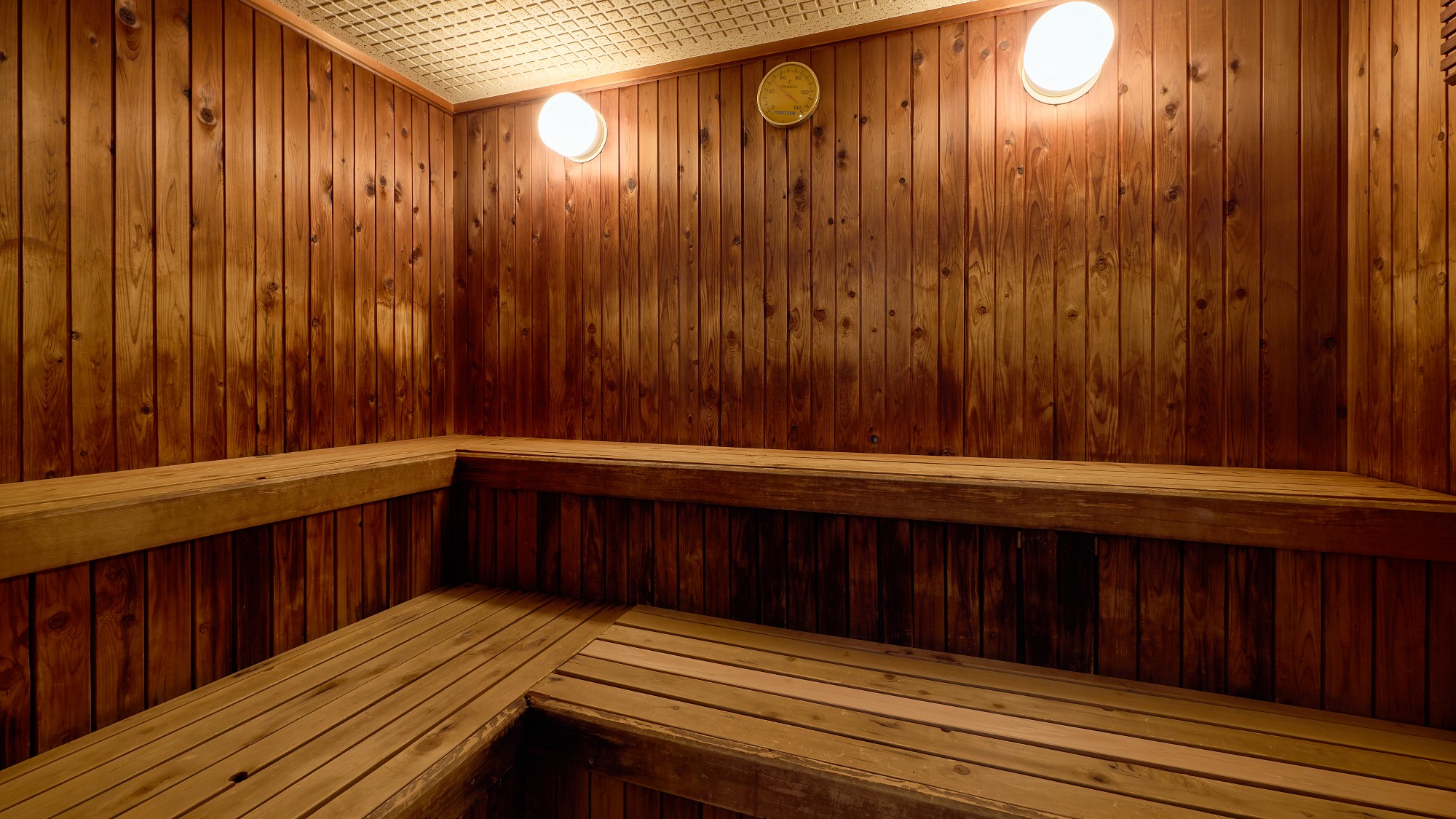 男性専用大浴場にはサウナもございます。