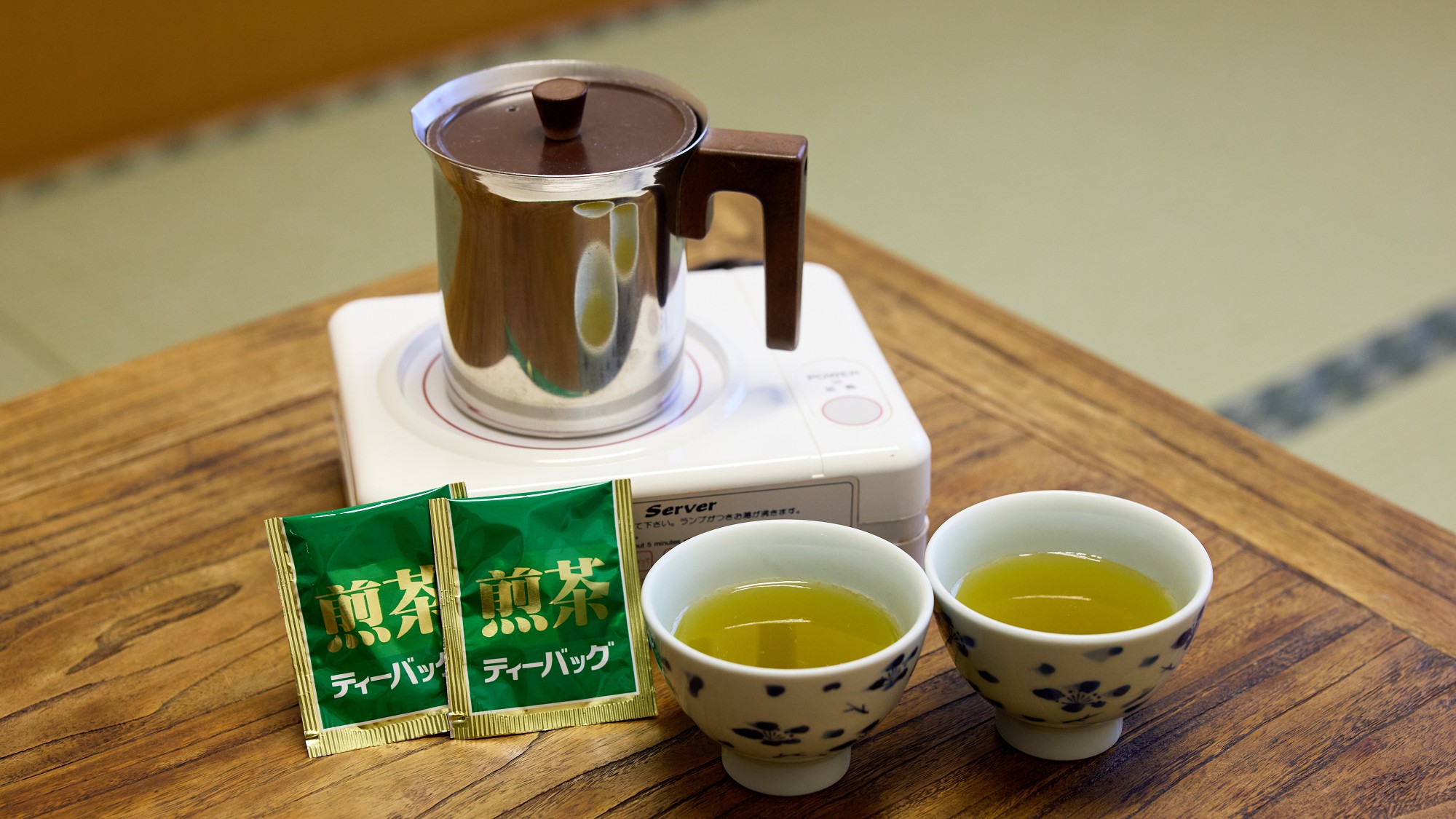 お部屋にお茶をご用意しております 