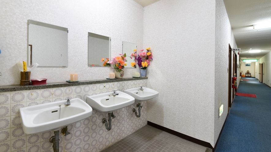 *【施設内設備：共同洗面】共用スペースは清潔に管理しております。