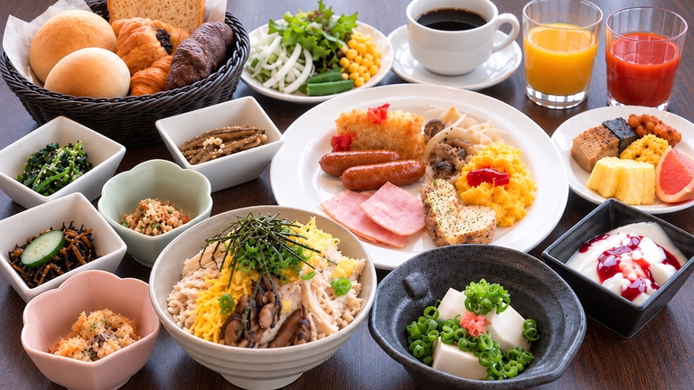 【朝食付】朝が楽しみ。丸鶏仕込みの鶏飯と30種類以上の朝食ビュッフェ
