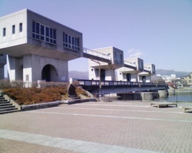 岡谷湖畔公園・釜口水門