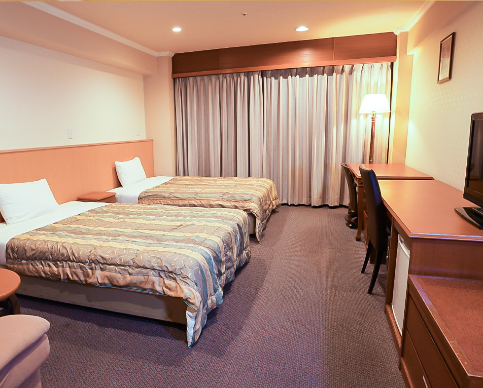 （ 2名利用 ： ツイン ） ベッド幅140cm×2台 / 33平米【素泊まり】