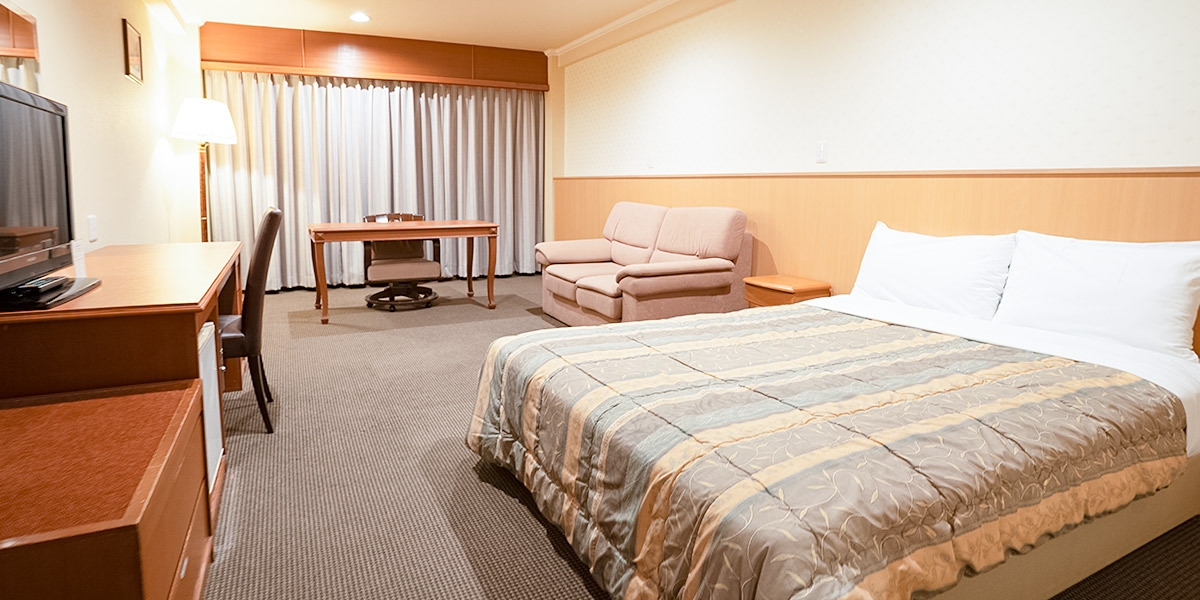 （ 2名利用 ： 広々ダブル ） ベッド幅140cm×1台 / 33平米【大浴場＆サウナ完備】