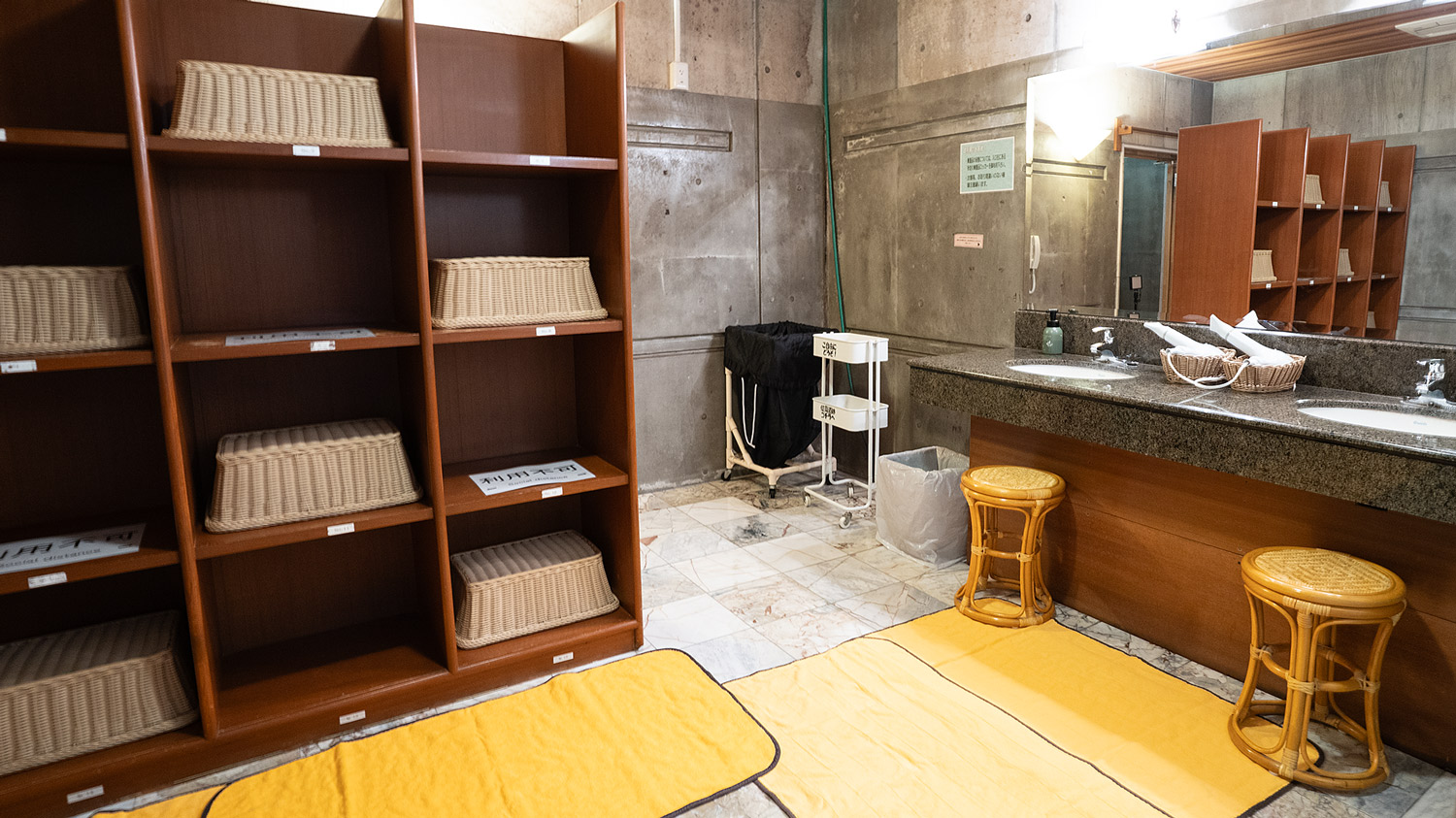 女子大浴場 脱衣所