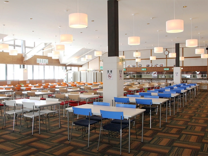 開放感のあるスキーロッジレストラン200席　土日祝はランチ営業有（11：00～15：00）
