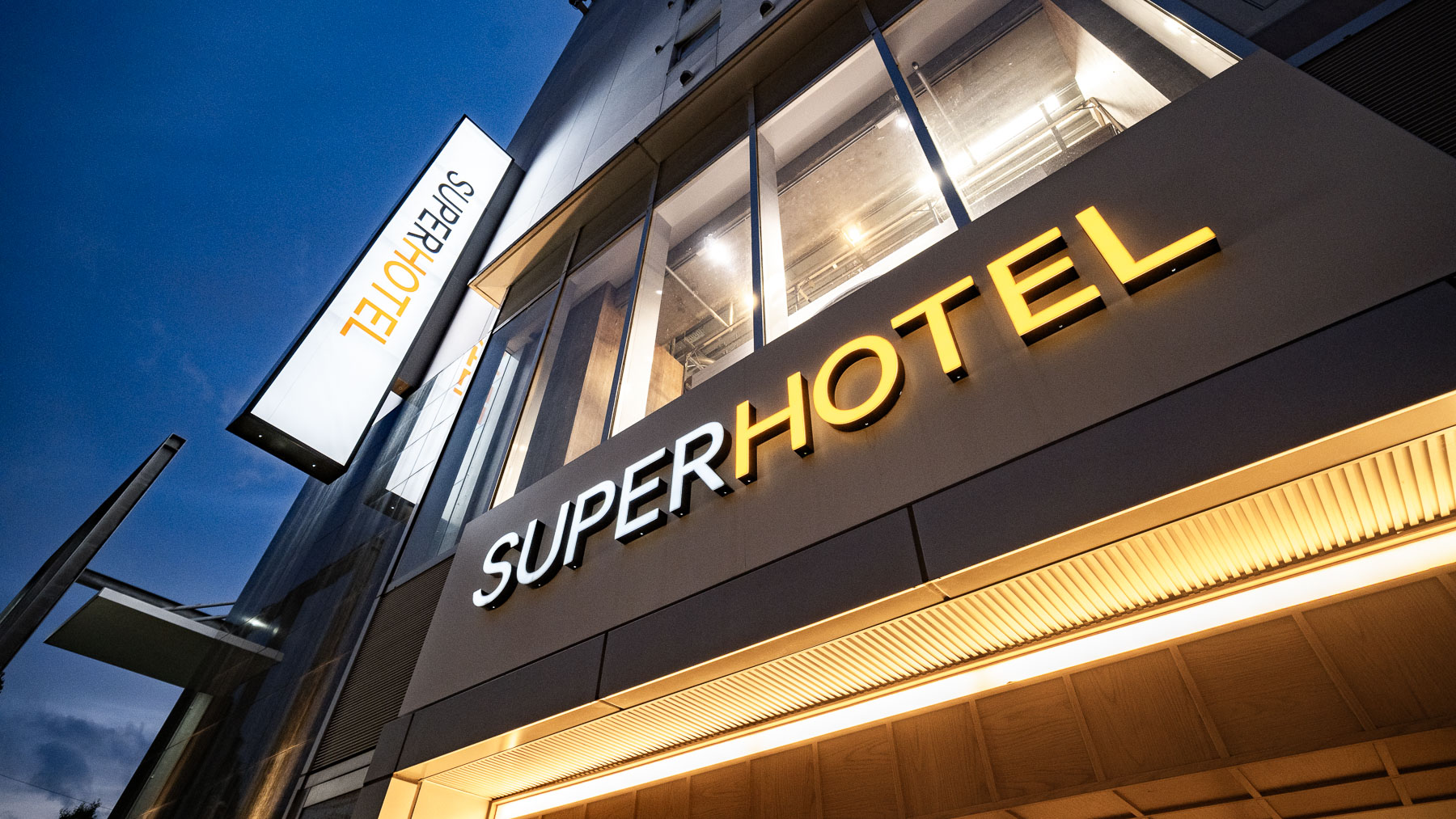 こちらの看板が目印です