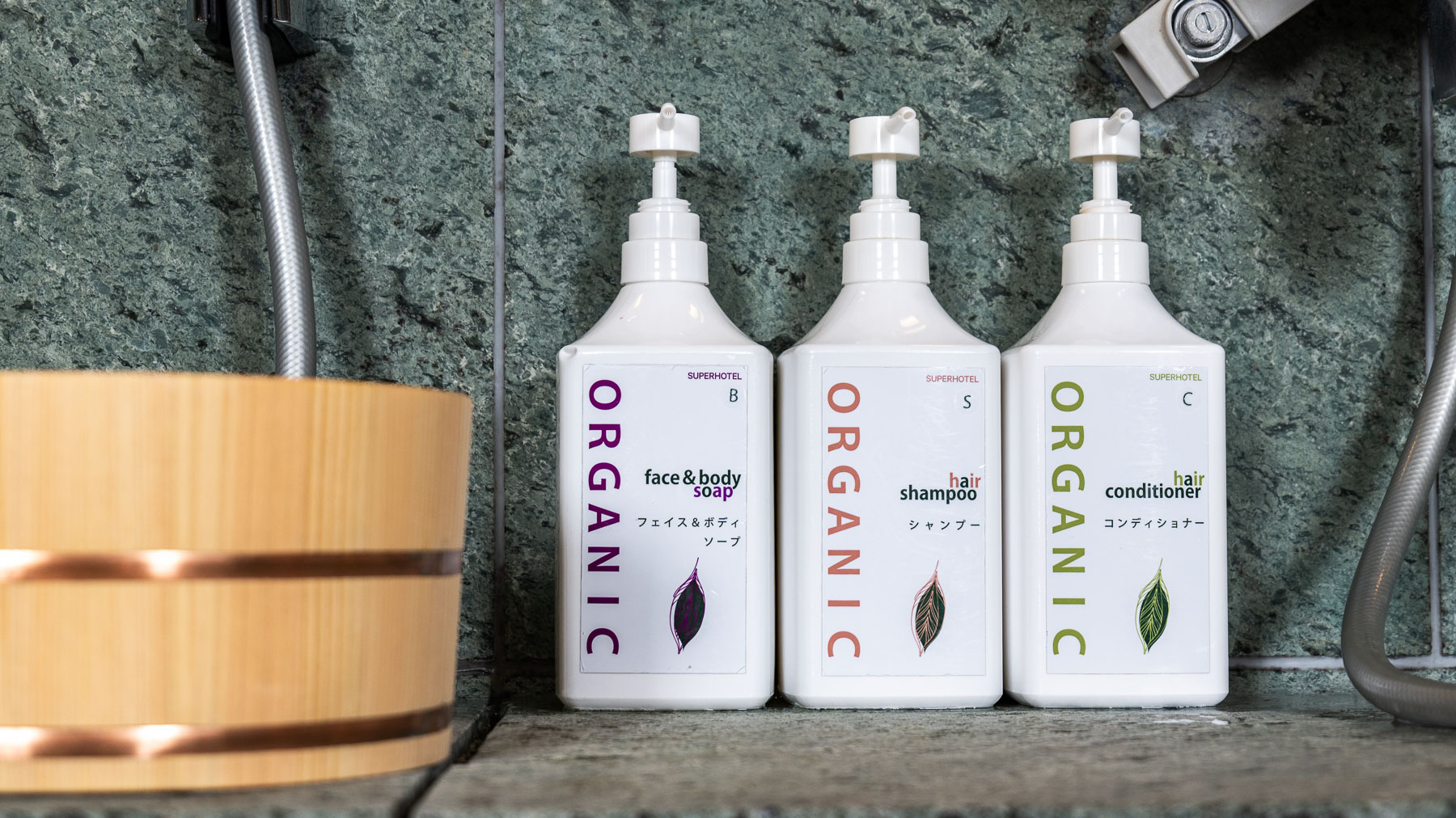 ５つのオーガニック認定ハーブエキス配合で地肌と髪に優しい「アロマハーブ」