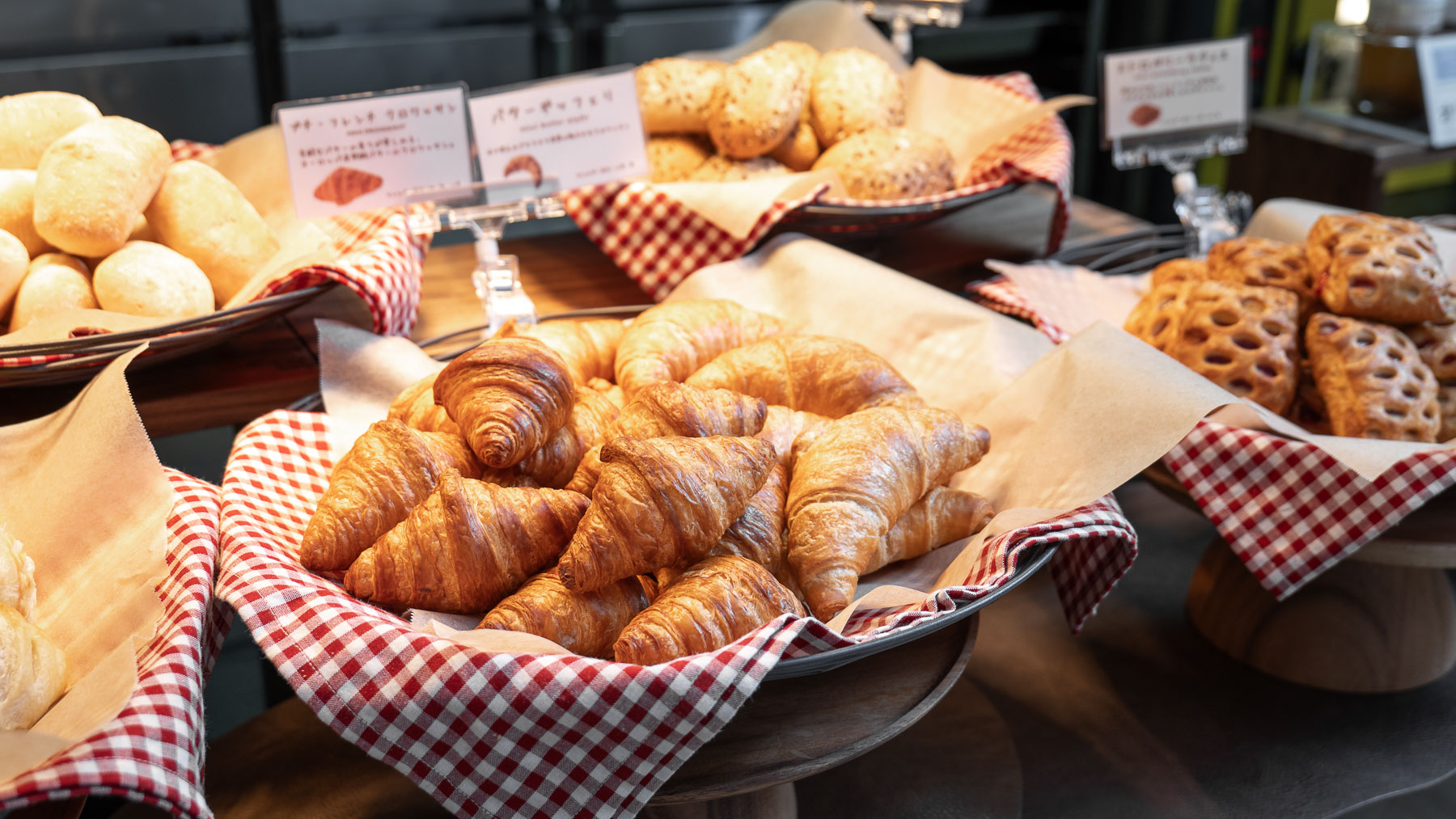 香り高いパンで至福の朝食を♪