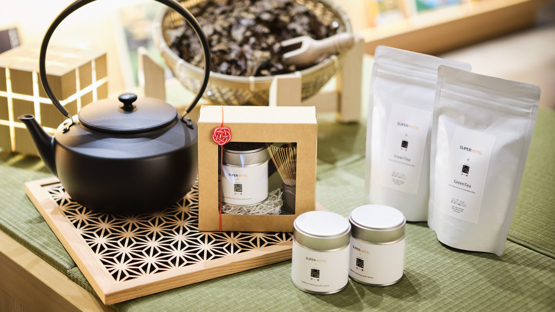 スーパーホテルオリジナルの有機緑茶をお楽しみくださいませ