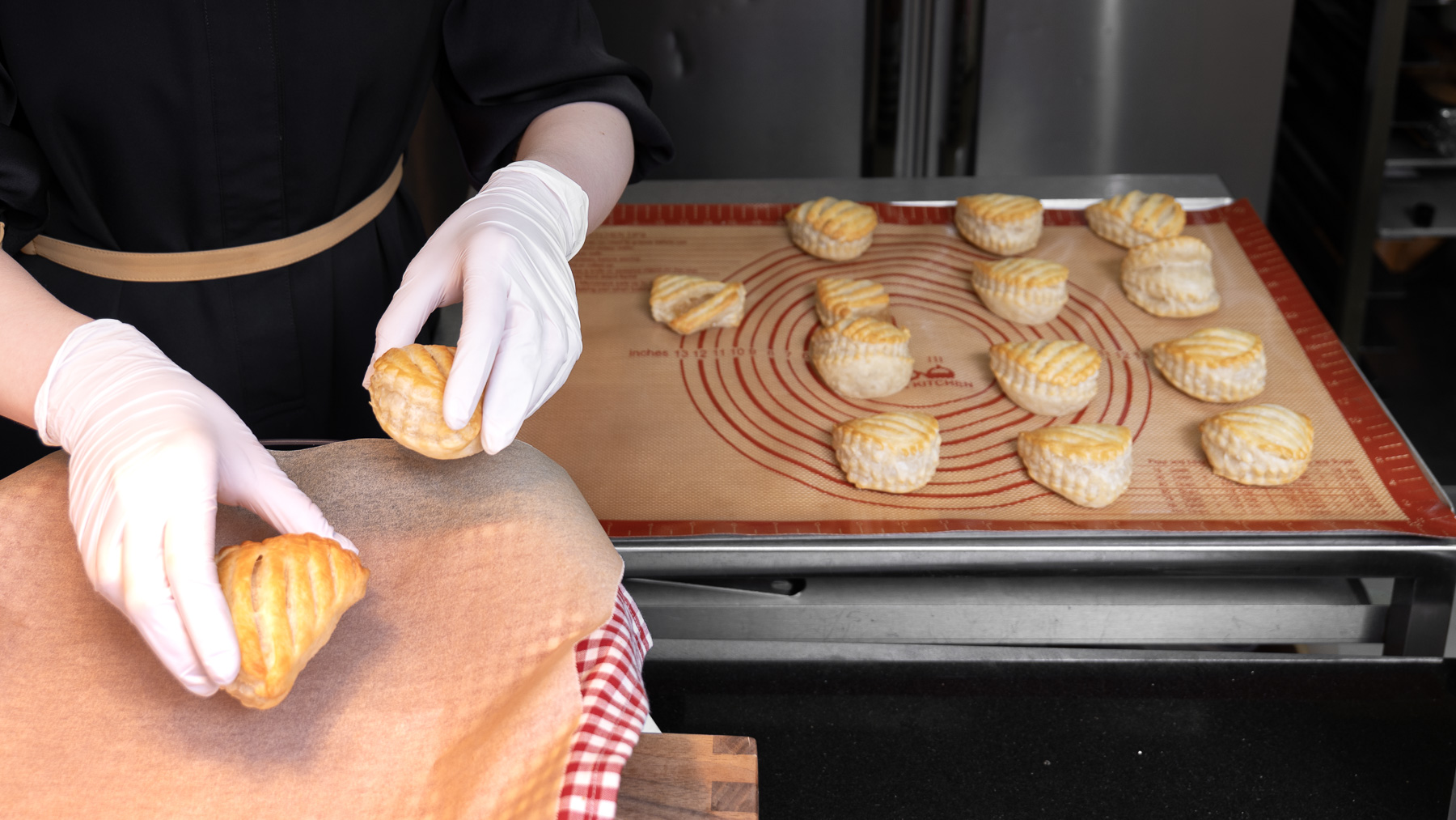 店舗で焼いた出来立てをお届け♪