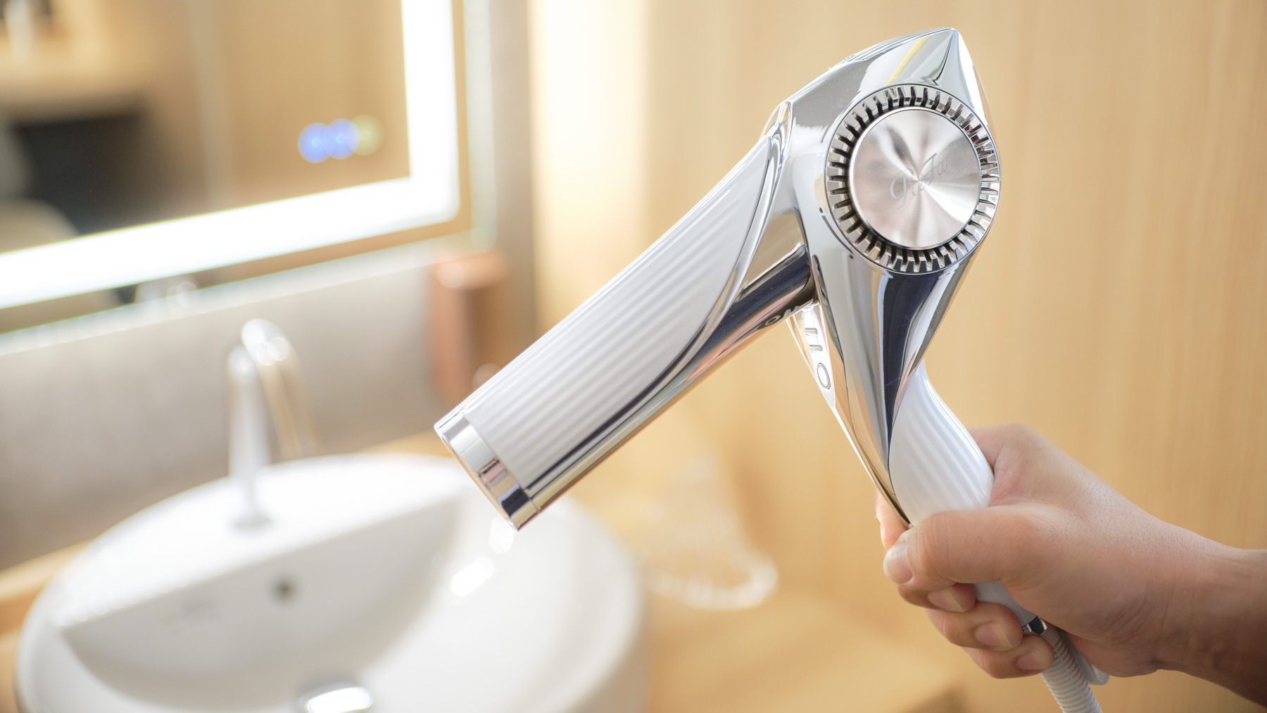 しっとり柔らかな髪へ♪ReFa製ドライヤー