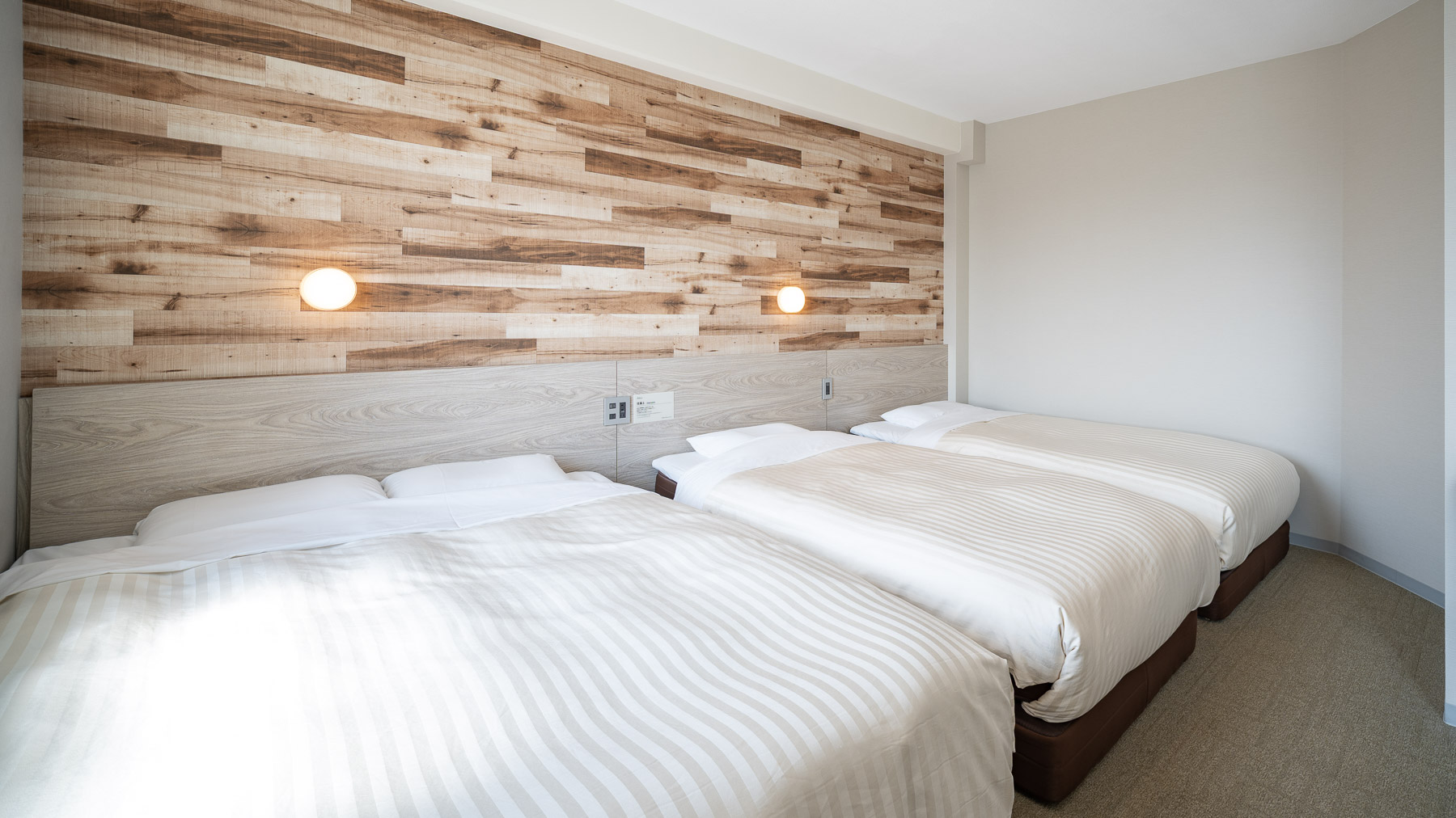 ベッドが３つ設置されたお部屋です