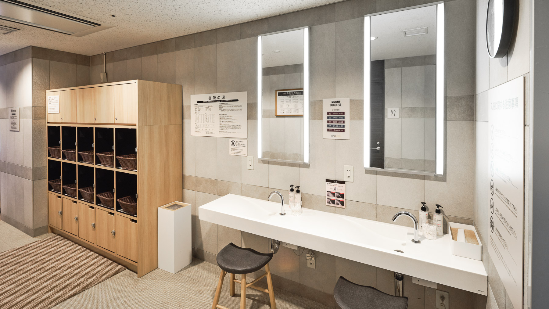 脱衣所は清潔感のある空間です