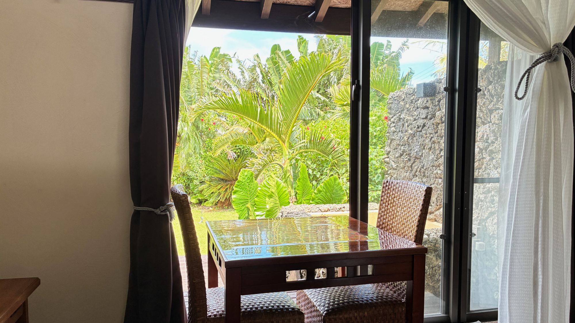 *【テラスジャグジー付ツインルーム】窓越しに広がる緑が心を癒すツインルーム