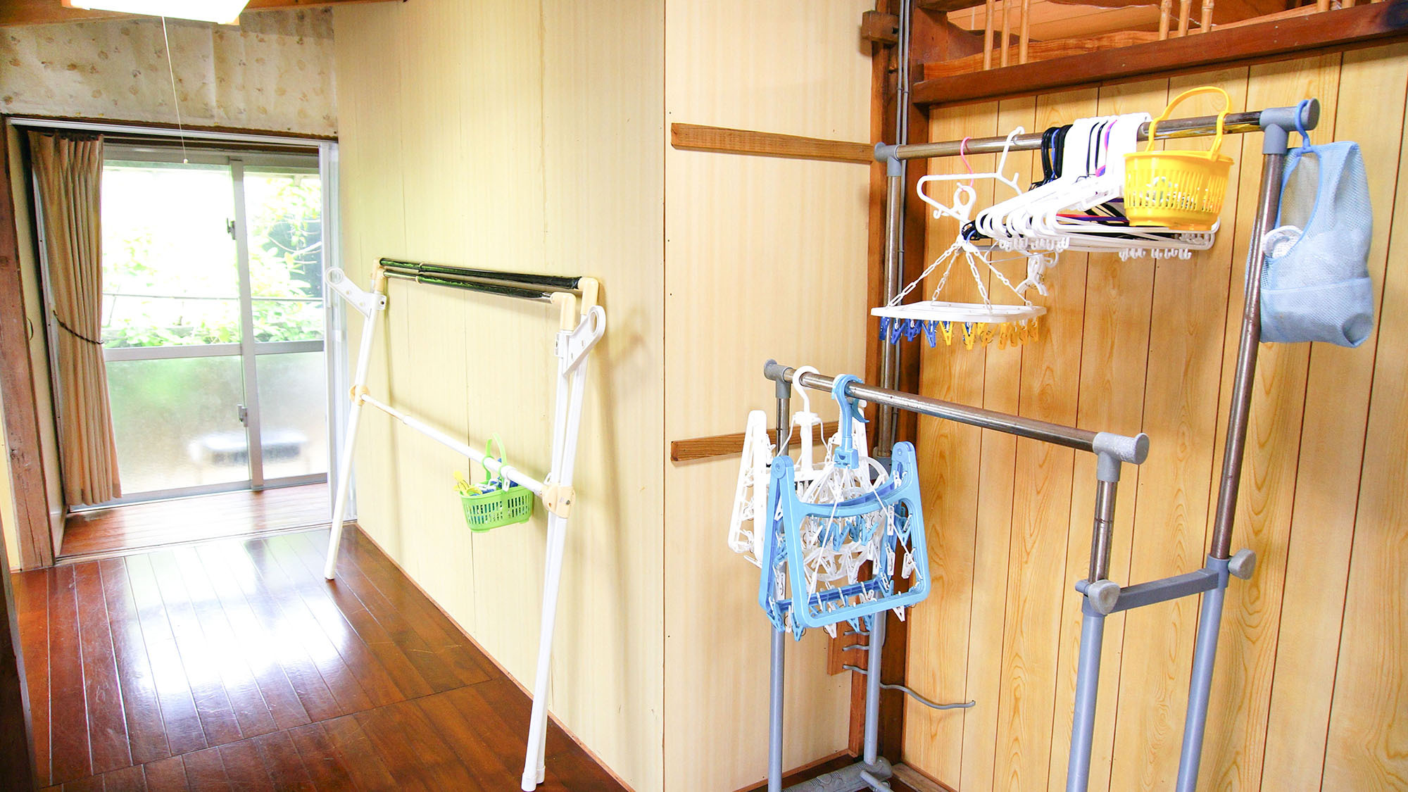 ・「本館」洗濯ハンガー：一度にたくさん洗濯しても干すスペースがあるので安心です