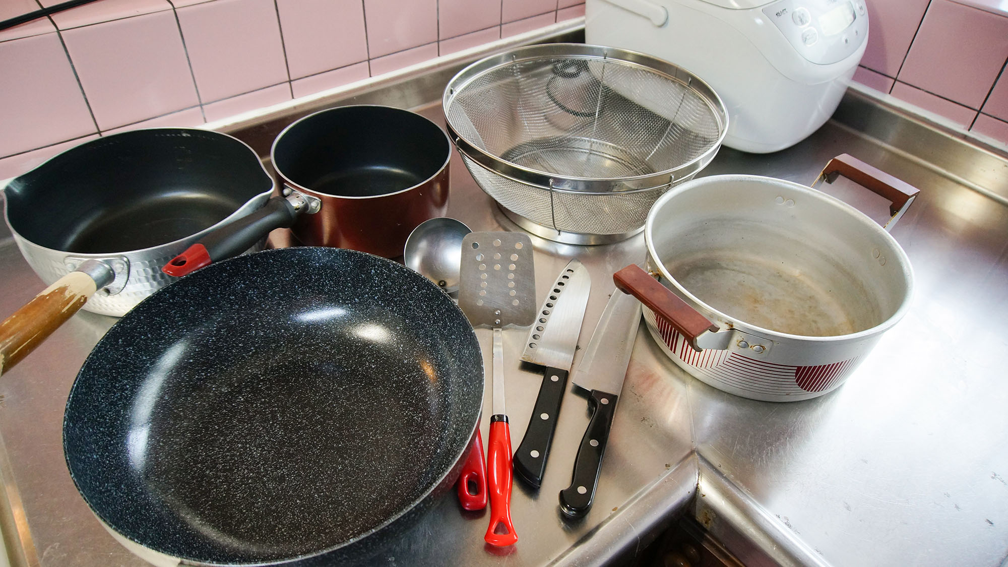 ・「ふぐむた」キッチン：必要な調理器具は揃っているので、ご自由にご使用ください