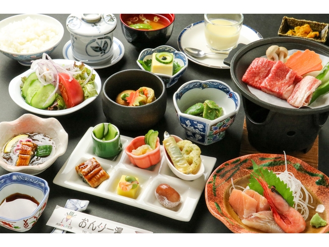 【お夕食】飛騨牛や天ぷら等が味わえる和食ミニ会席をご用意致します。