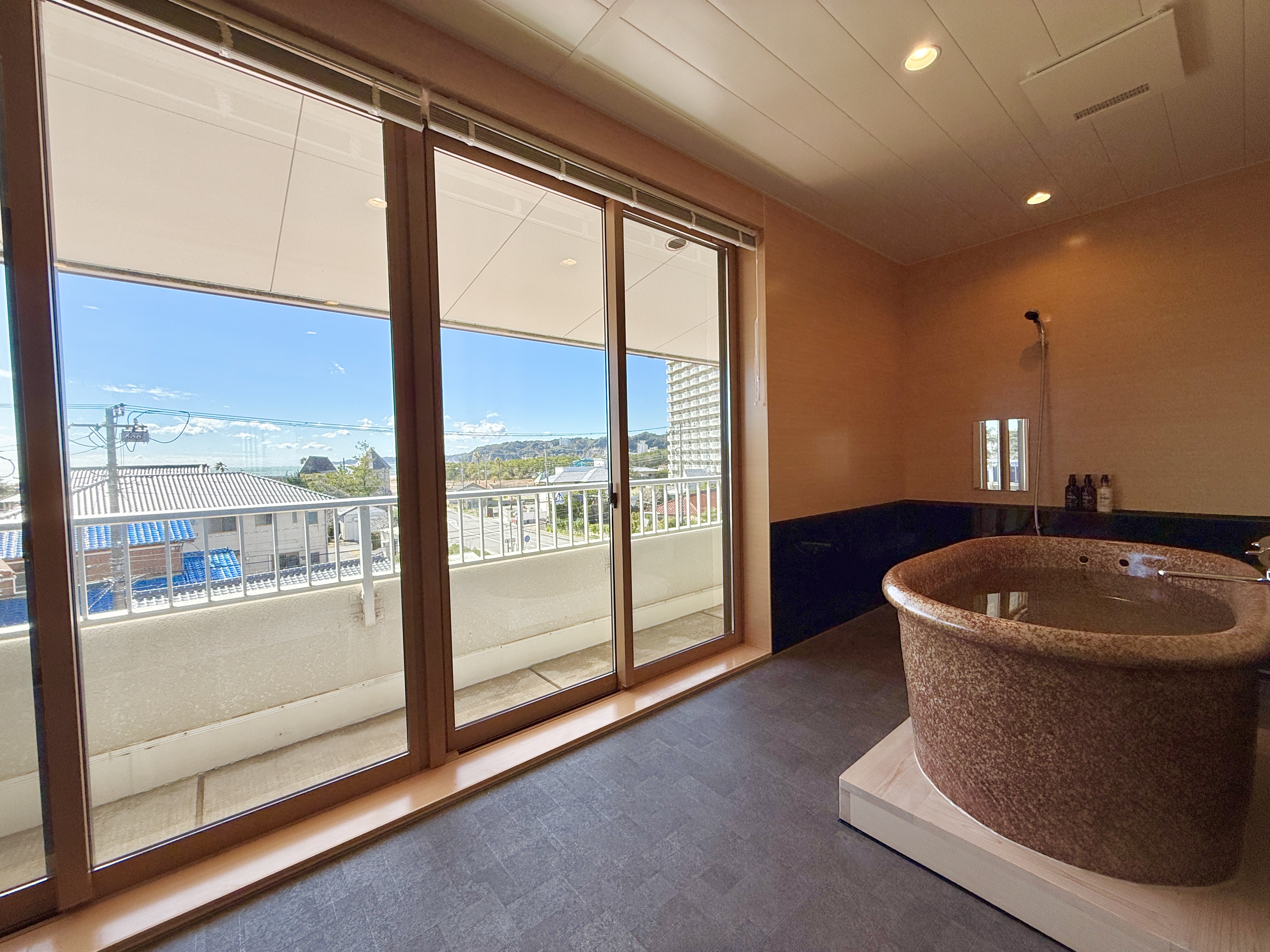 ３階ユニバーサルスイート浴室２