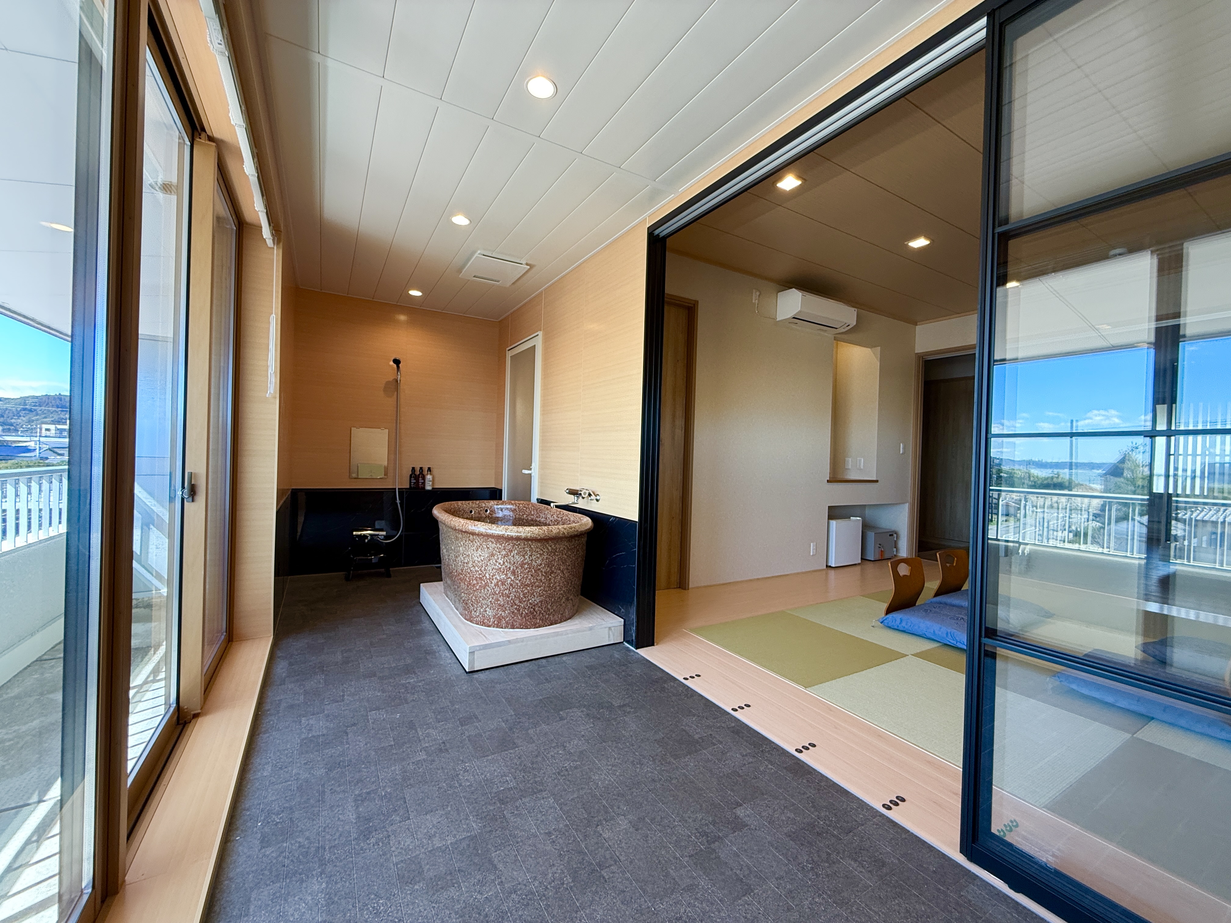 ３階ユニバーサルスイート浴室１